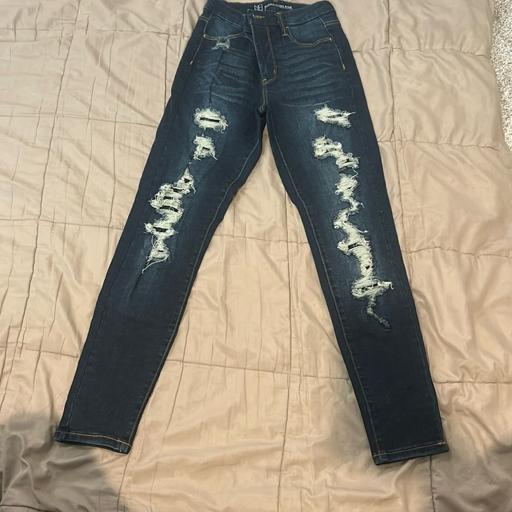 Dark washed skinny jeans